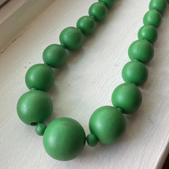 Jewelry - Green Wood Beaded Necklace